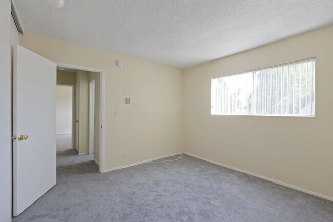 Building Photo - 8421 Lindley Ave