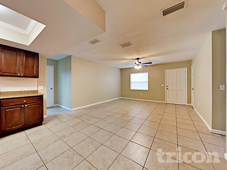 Building Photo - 1218 Windsor Cir