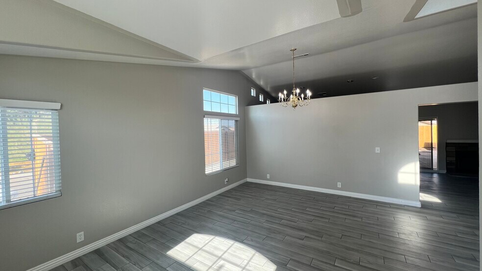View of Dinning Area - 9083 Powell Ave
