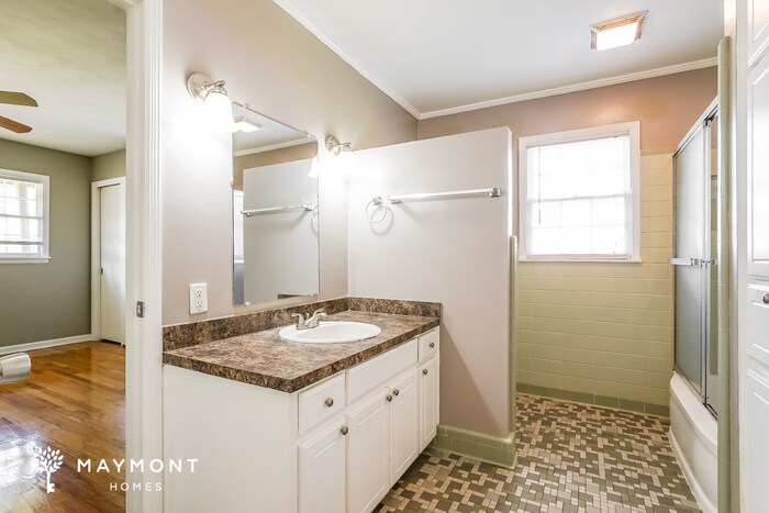 Building Photo - 3352 Ridgefield Dr