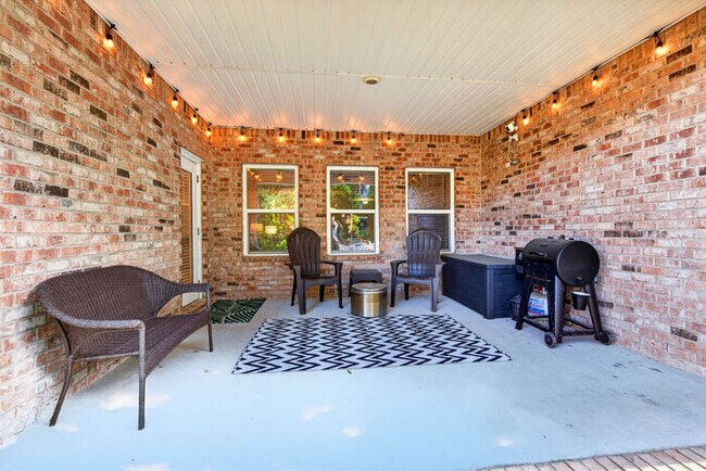 Building Photo - 8009 Crawford Dr