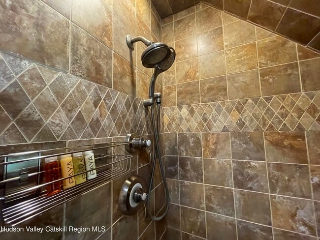 Building Photo - 37 Garage Place Rd