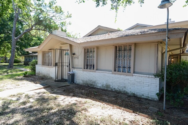 Building Photo - 5632 Birchmont Dr