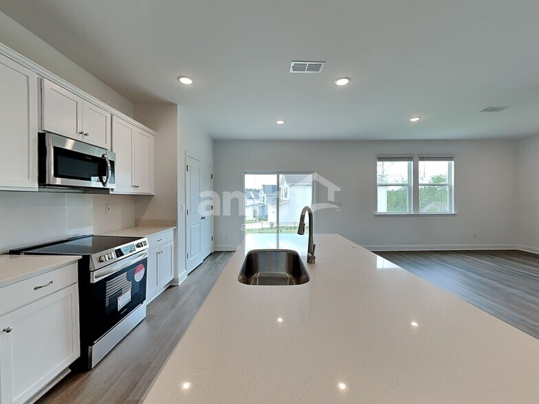 Building Photo - 1020 Bevington Dr