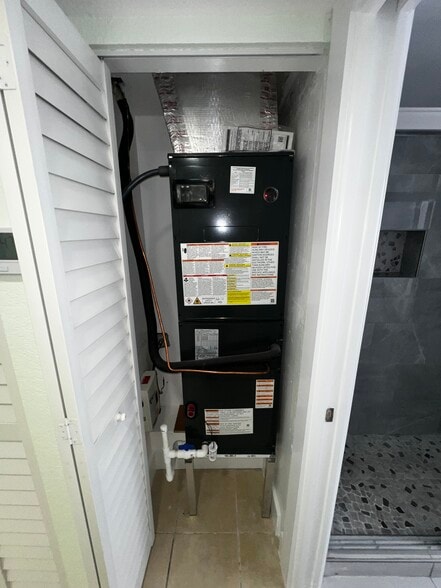 Building Photo - 9300 W Flagler St