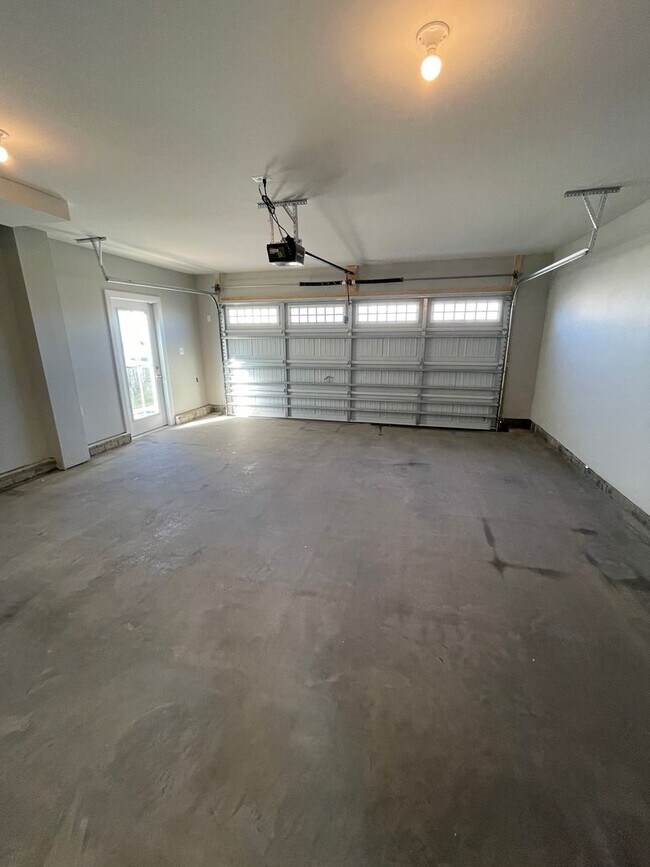 Building Photo - 2065 Tailor Dr