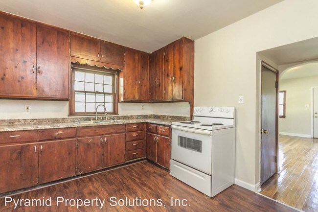 Building Photo - 4 br, 1 bath House - 5 E Park Ave