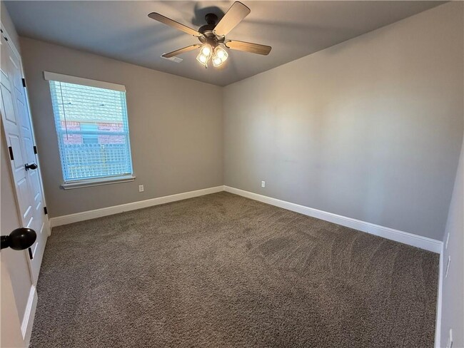 Building Photo - 348 Fox Cir