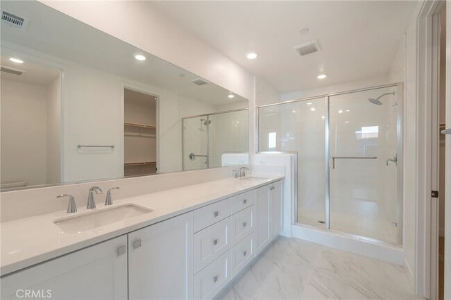 Building Photo - 121 Baluster