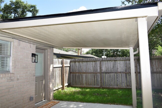 Building Photo - 2511 Maple Tree Ct