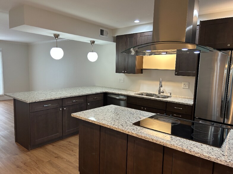 Building Photo - 3073 Colonial Way