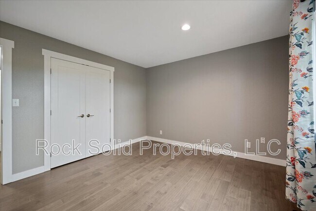 Building Photo - 753 Latigo Loop