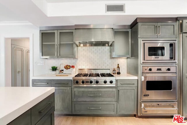 Building Photo - 1068 Casiano Rd