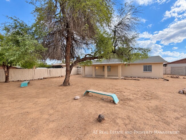 Building Photo - 4528 W Palm Ln