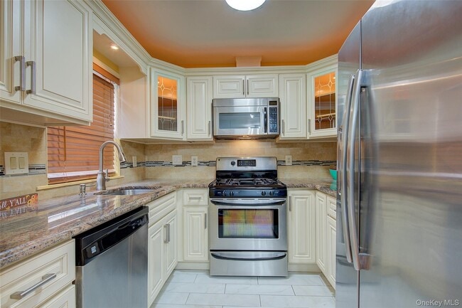 Building Photo - 41 Beechwood Ave