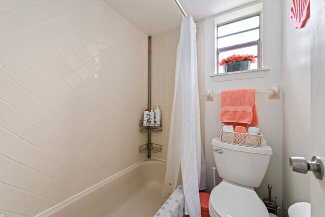 Building Photo - 6 Palmetto Dr