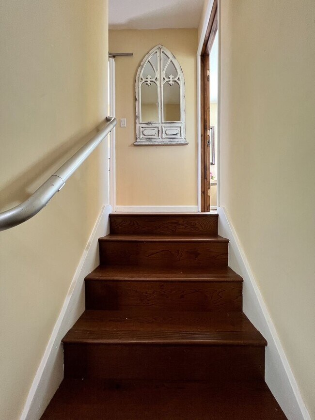 Building Photo - Beautifully Updated, Fully Furnished Napa Home Near Downtown