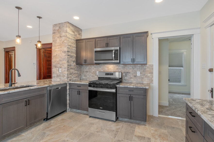 Building Photo - 262 Tennyson Ave