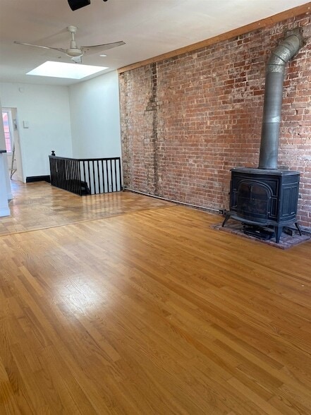 Building Photo - 257 York St