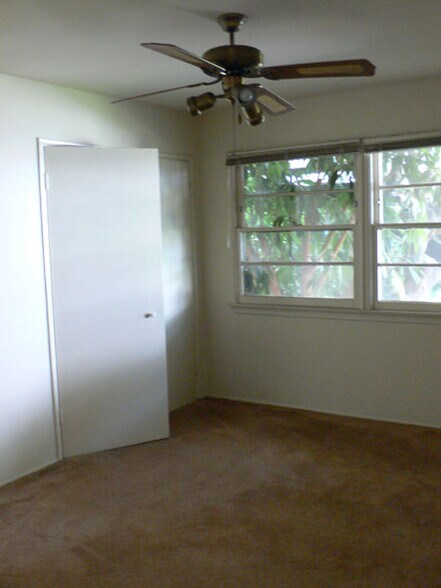 Building Photo - 11933 W Magnolia Blvd