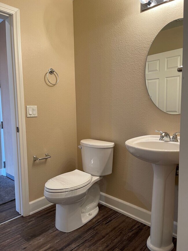 Building Photo - Park Avenue One Bedroom
