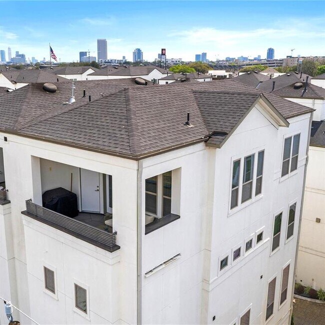 Building Photo - 5469 Larkin St