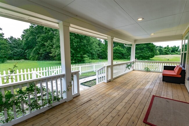 Building Photo - 404 N Meyersville Rd