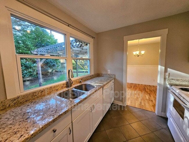 Building Photo - 11870 SW Park Way