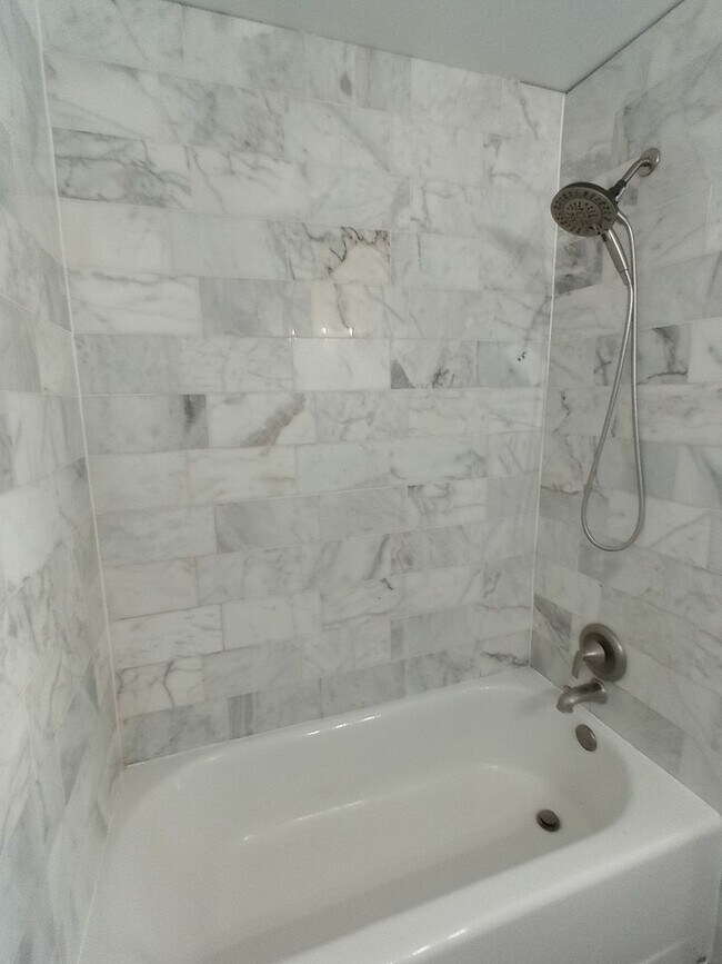 Building Photo - Discover Spacious Living in the Heart of Oviedo!