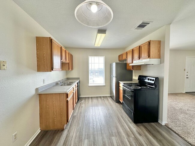 Building Photo - AVAILABLE NOW; APPLY AT OUR WEBSITE TODAY!!