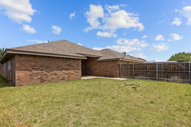 Building Photo - 2801 Savoy Pl