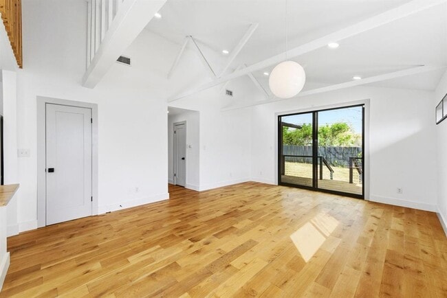 Building Photo - 919 Walter St