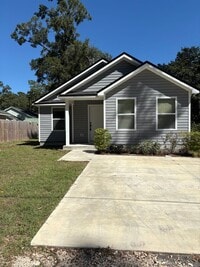 Building Photo - 3 Bedroom Home in Wakulla Gardens Available Now