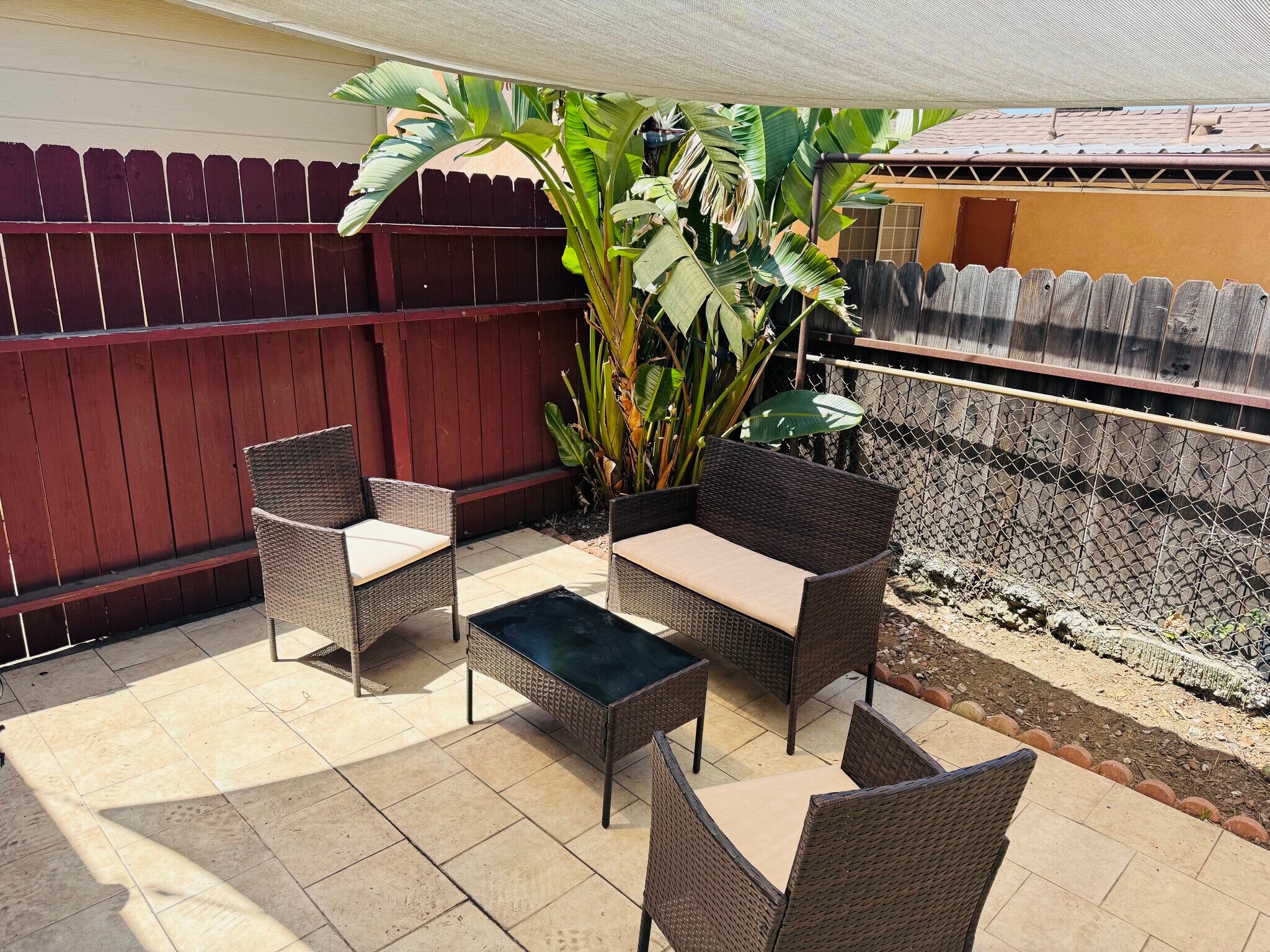Patio with rattan furniture and sunshade - 701 W Doran St
