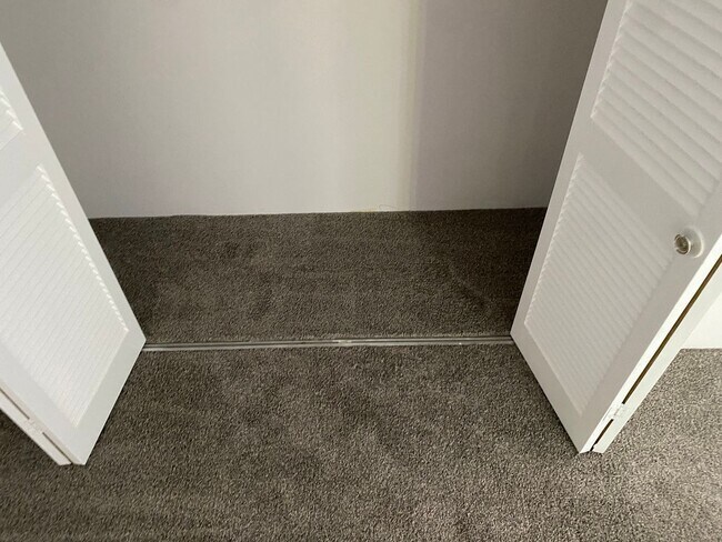 Building Photo - LEASE NOW AND ENJOY 50% OFF 2ND MONTH! Spacious 1 bd / 1 ba unit in Brandywine near UF & Shands