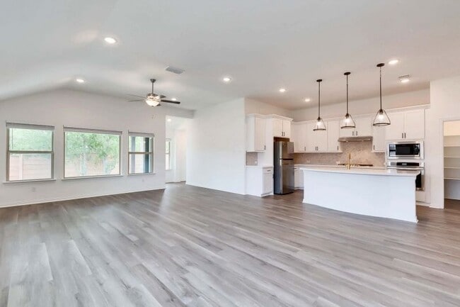 Building Photo - 271 Jefferson Dr