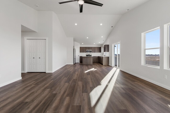 Building Photo - 7113 S Old Farm Ave