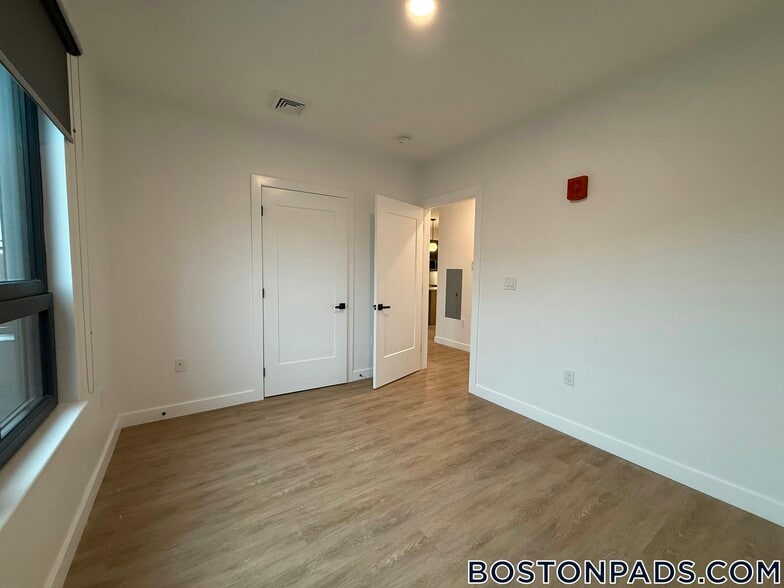 Building Photo - 199 Gardner St