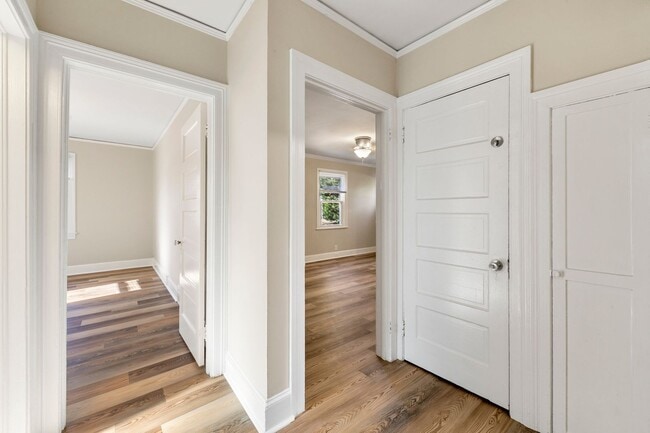 Building Photo - 1015 Martin St