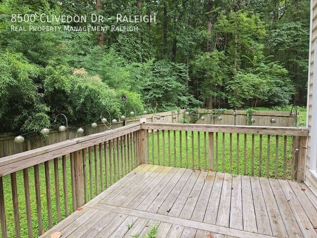 Building Photo - 8500 Clivedon Dr