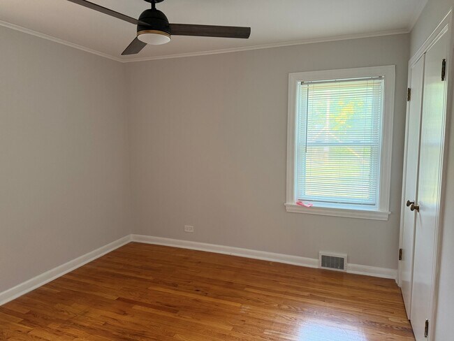 Building Photo - 1705 S Crescent Ave