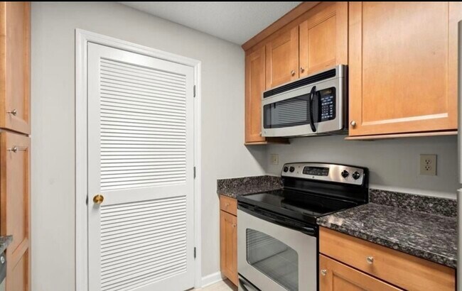 Building Photo - 534 Granville Ct