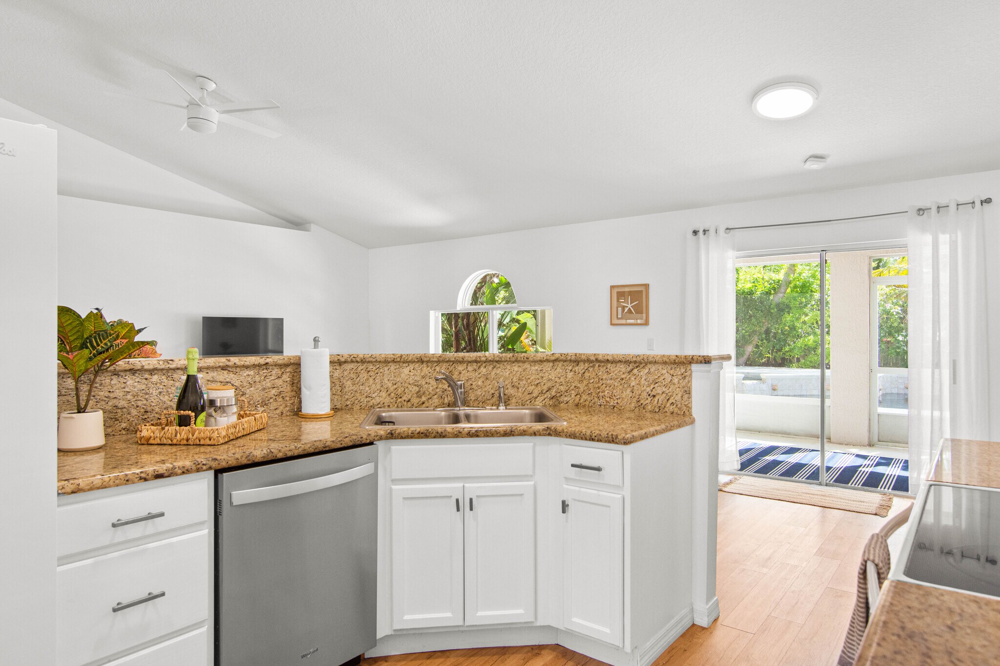 Building Photo - 2470 Compass Pointe Dr