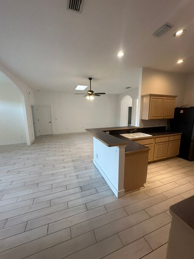 Building Photo - 105 Oceans Edge Dr