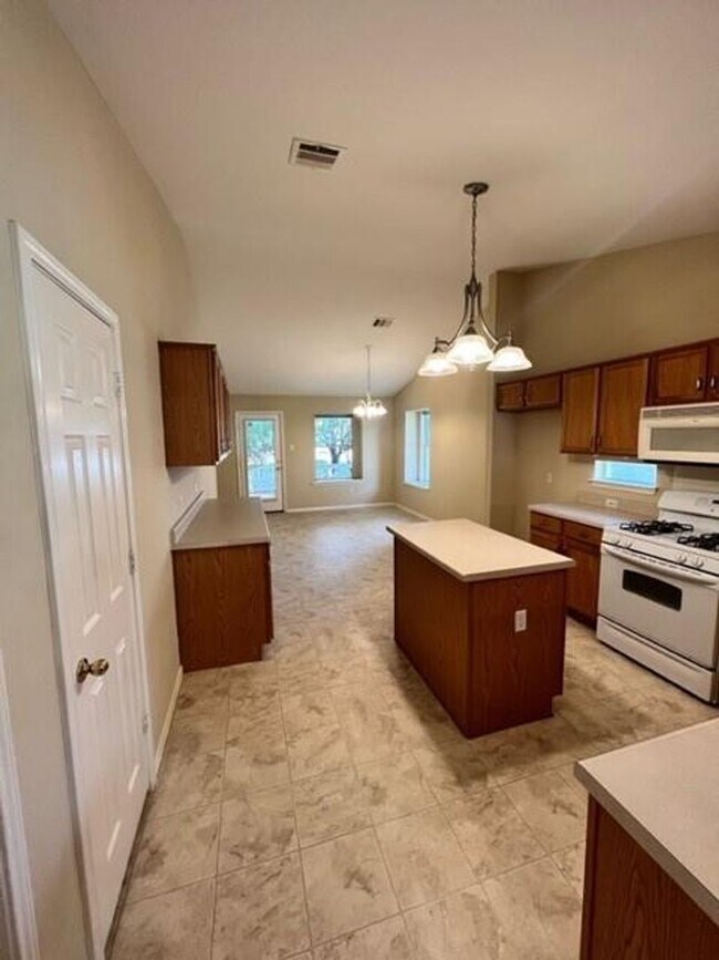 Building Photo - Cedar Park Towncenter / One Story / 4 bedrooms / Leander ISD