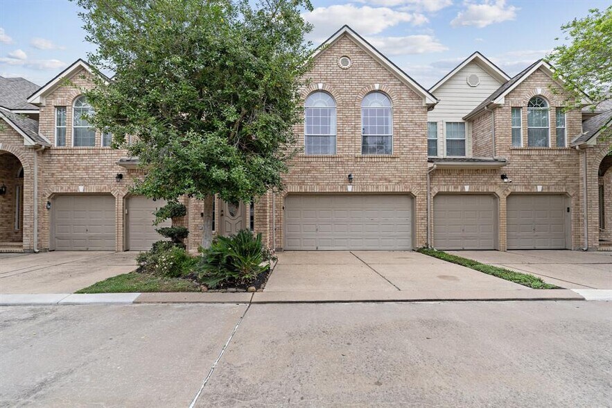 Building Photo - 7606 N Linpar Ct