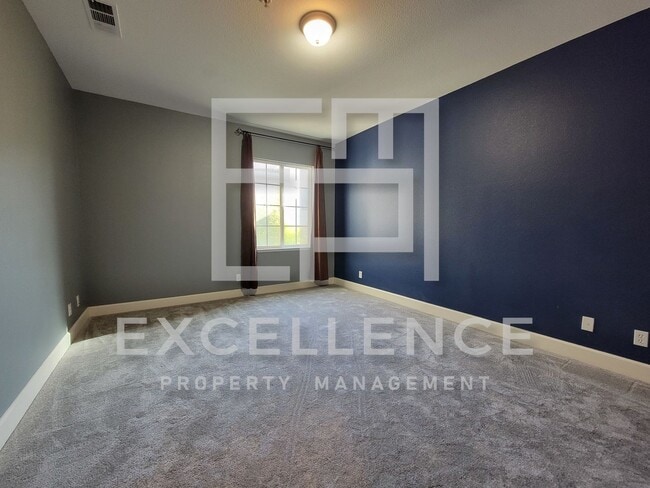 Building Photo - Beautifully Updated 2/2 with 2 Car Garage,...
