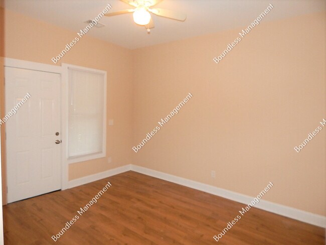 Building Photo - 1420 Lakewood Ave SE