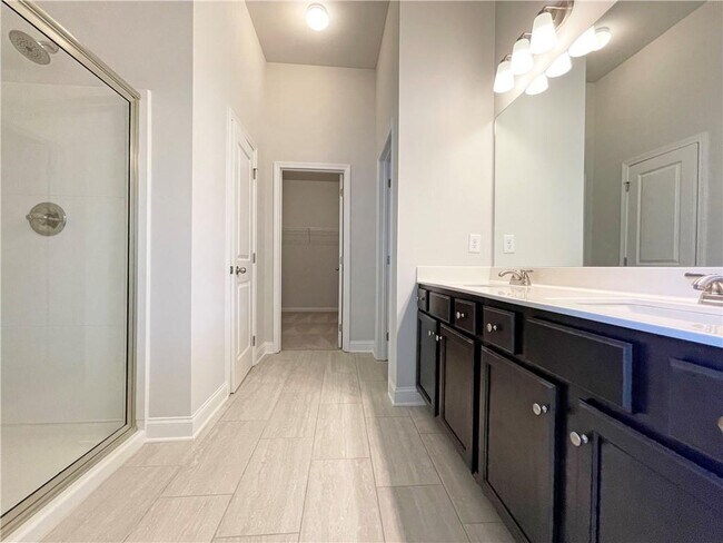 Building Photo - 4607 Silver Oak Dr