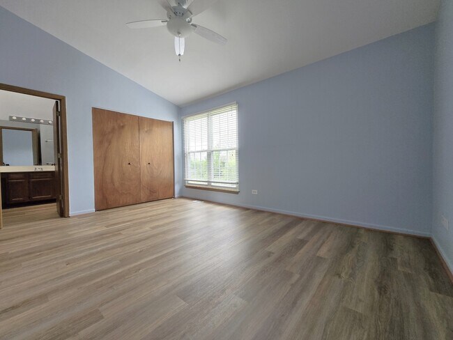 Building Photo - 8 E Shag Bark Ln